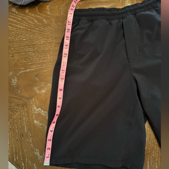 Perfect condition men’s medium black Lululemon athletic shorts no liners. 9” I.S - Picture 4 of 5